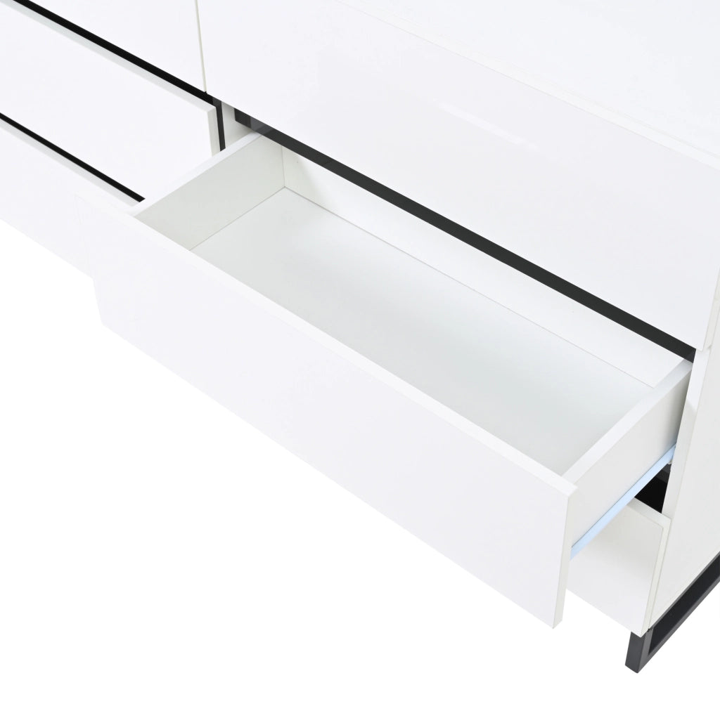 Credenza ULEVR 140x39,5x78,5 cm con 6 cassetti e gambe in metallo, bianco e nero
