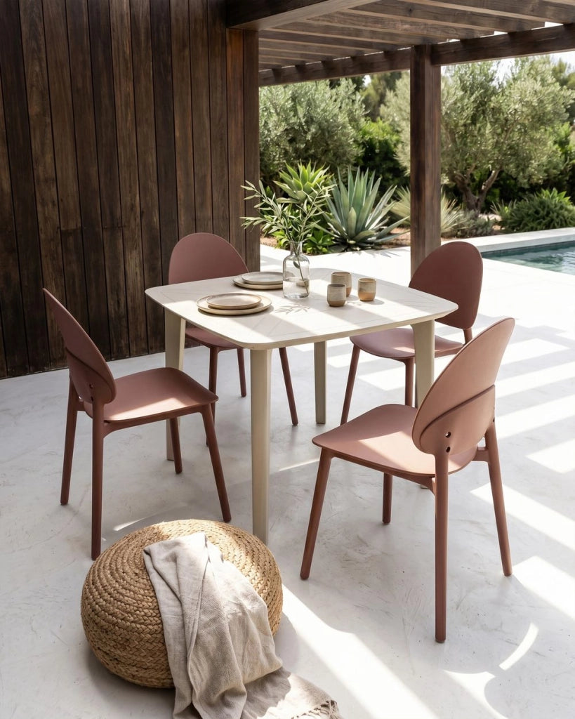 Set di 4 sedie da pranzo in plastica marrone per interni ed esterni senza braccioli stile classico minimalista