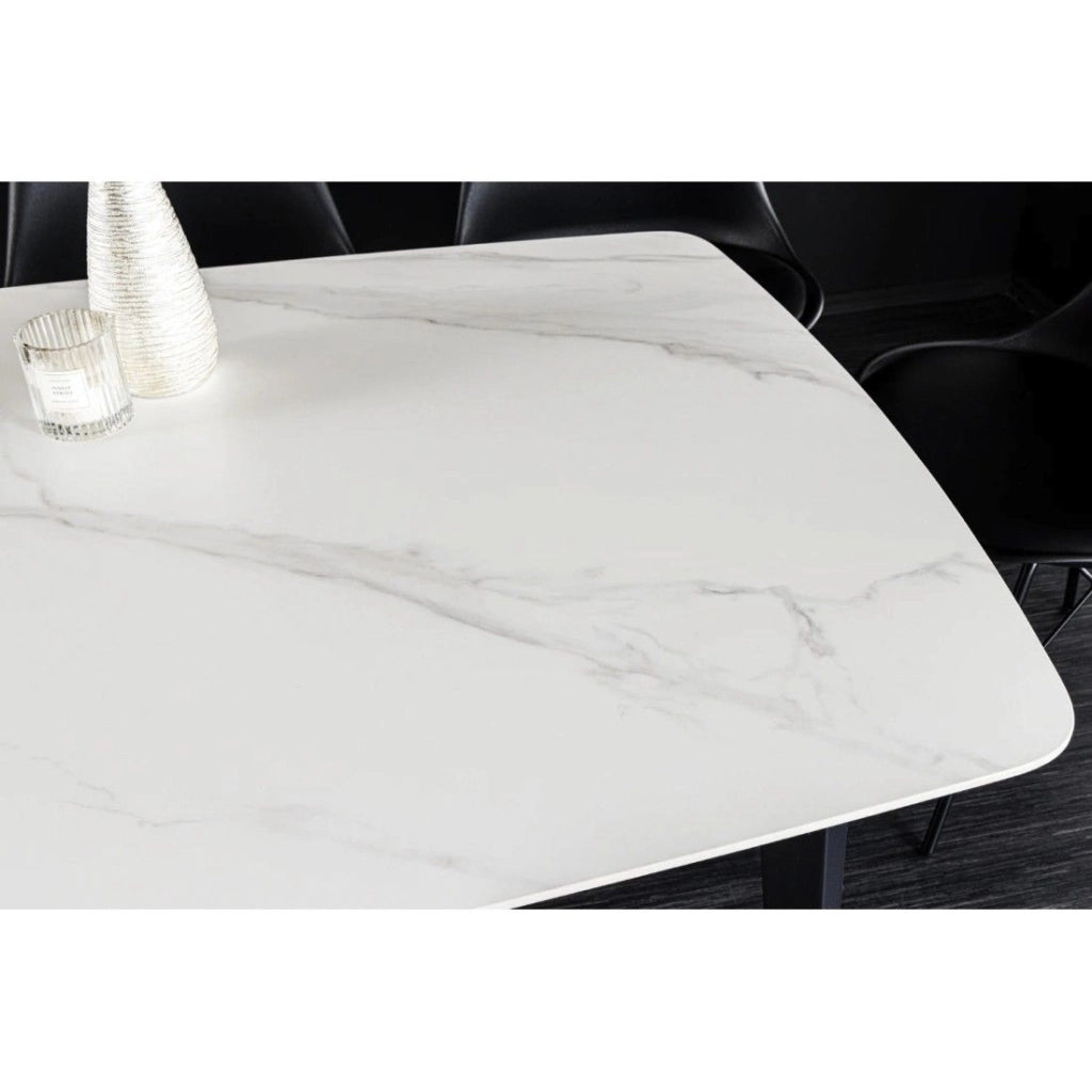 Tavolo da pranzo HEXA 160 cm – Piano in ceramica effetto marmo bianco e struttura in metallo nero