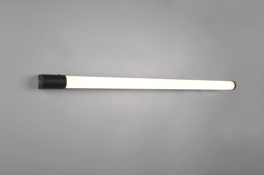 PIERA H2O APPLIQUE LED  21W 2200lm, 3000K BORDO NERO CON PRESA CORRENTE ED INTERRUTTORE IP44 L. 119CM
