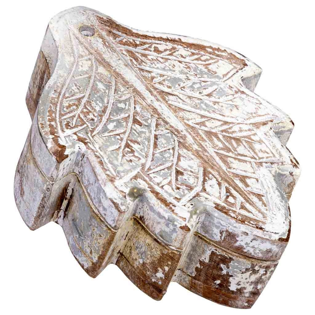 Scatola in legno intagliata con finitura artigianale marrone anticato 17x13,5x5h cm