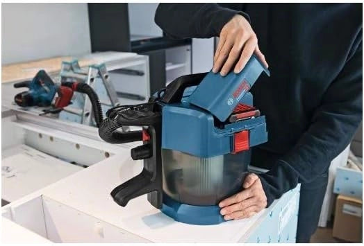 Bosch Professional Aspiratore a umido/a secco a batteria GAS 18V-10 L 18V System, senza batterie e caricabatterie, tubo flessibile 1.6 m, tubo curvo, set tubi 3 pezzi, lancia 250 mm, filtro piatto