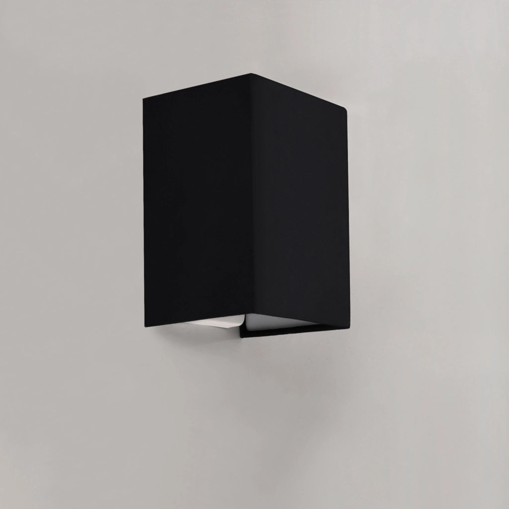 Applique Schwerin da Interni con Paralume Quadrato in Tessuto Nero - lux.pro