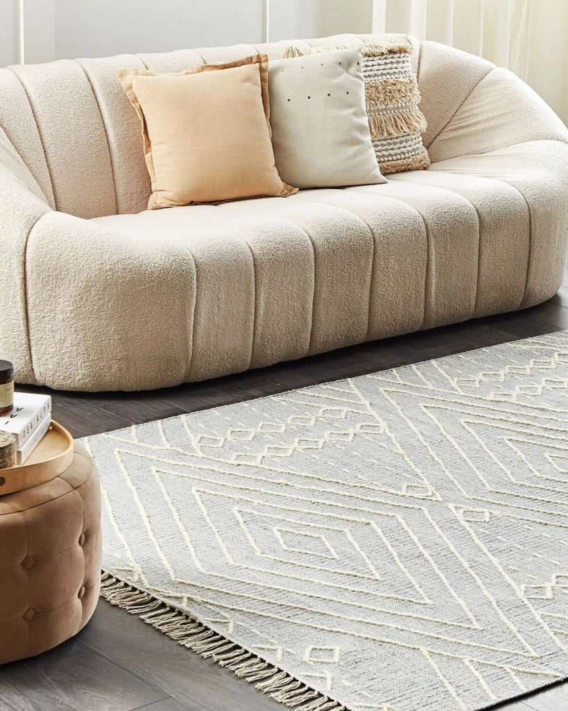 Tappeto in cotone bianco sporco grigio chiaro 140 x 200 cm motivo geometrico nappe tribale orientale moderno
