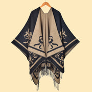 Mantella da donna con spacco diagonale e laccetti a pois color fango, con frange.