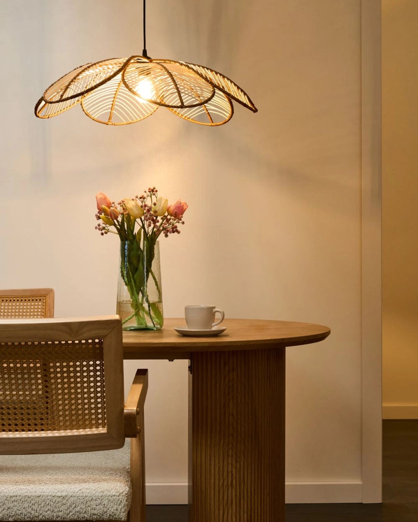 Lampada a sospensione Paralume in rattan naturale Lampada a sospensione in stile Boho intrecciata a mano a forma di fiore Illuminazione