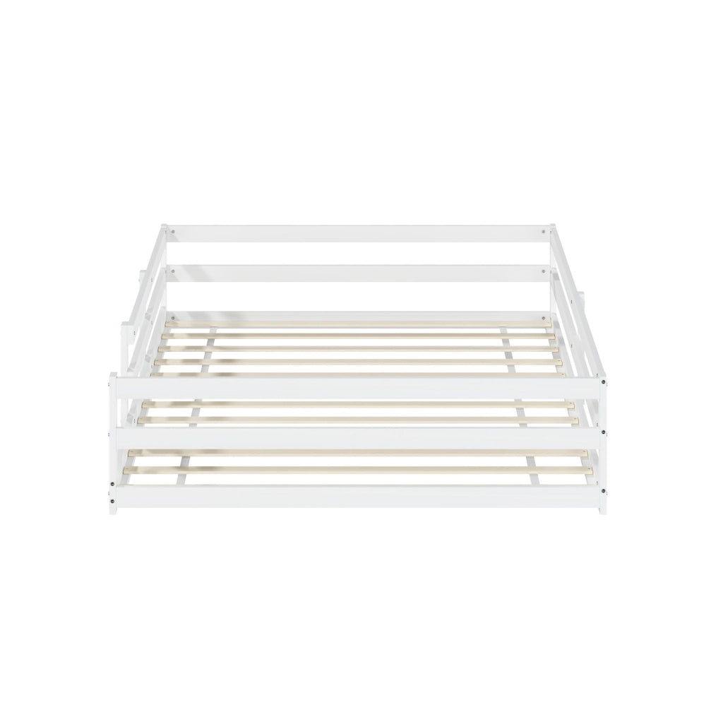 Letto Montessori 140x200 cm con sponde su 4 lati in legno di pino bianco