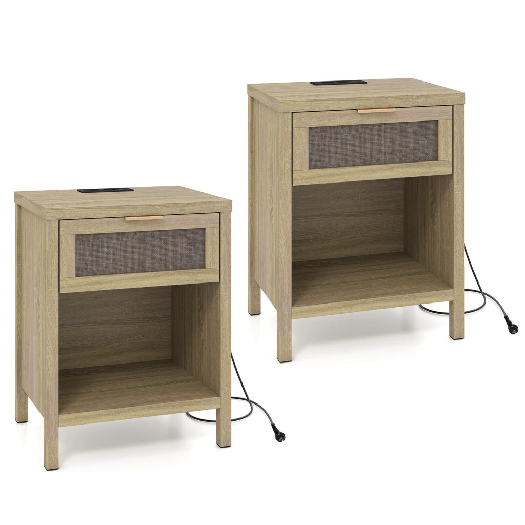 Set di 2 comodino con stazione di ricarica cassetto e scomparto aperto, Tavolino da letto in rattan PE per soggiorno e camera da letto