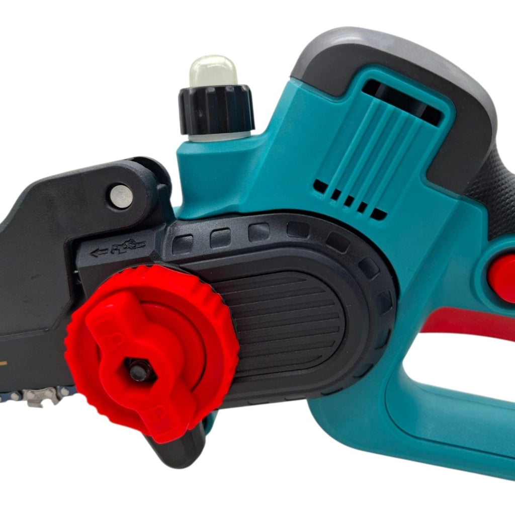 Motosega a Batteria 8" Brushless 21V con 2 Batterie, Olio e Valigetta