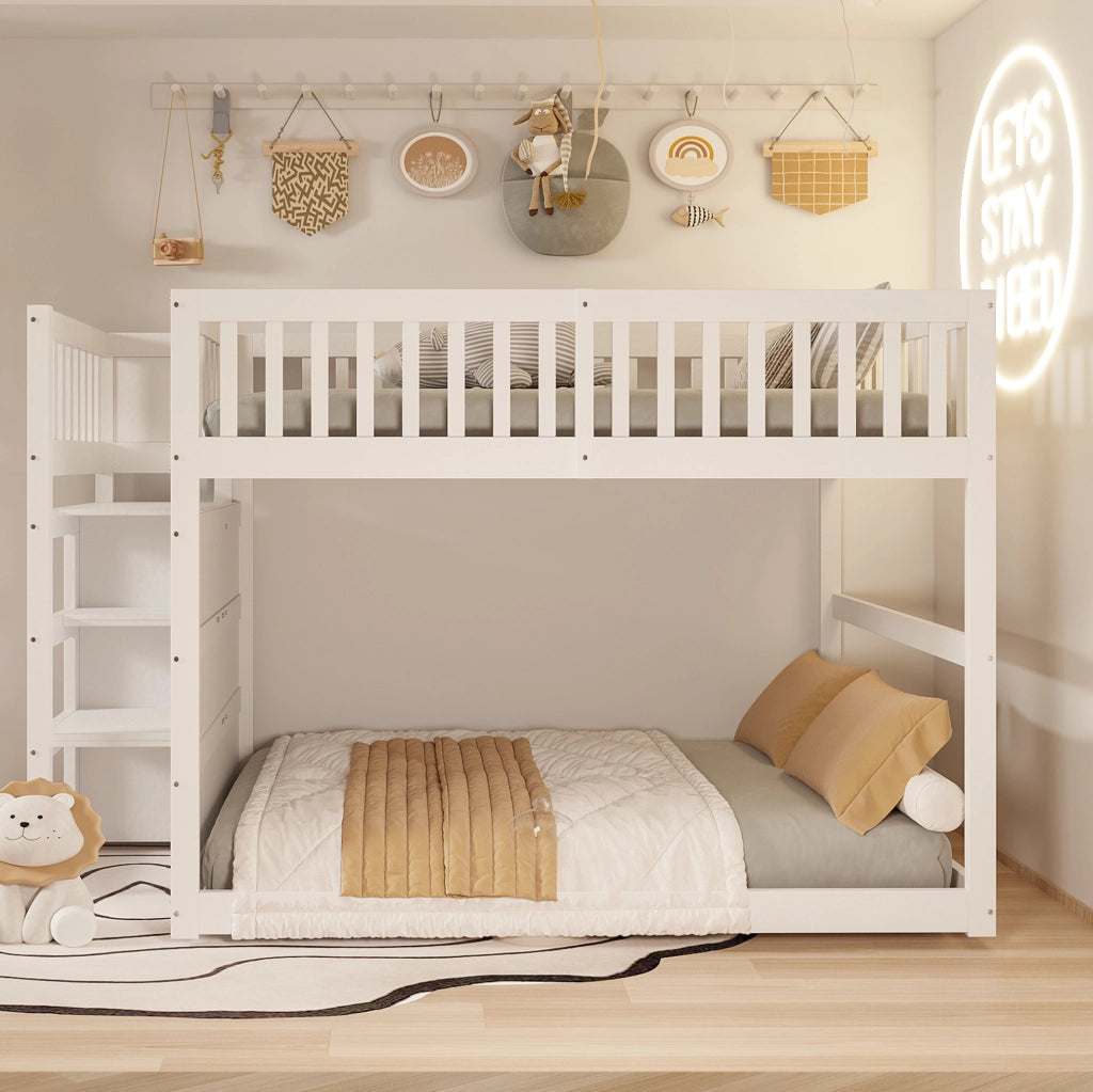Letto a castello 140x200 cm con scala e sponde alte in legno bianco