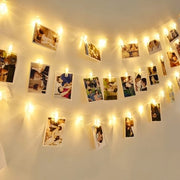 Slinger con 30 LED lampette calde in forma di clip per foto, decorazione luminosa a effetto fiaba appesa con clip per foto, funziona con batterie, adatta per decorazioni di Halloween (senza batterie), inclusa una custodia per batterie per tre batterie.