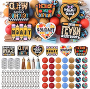 Kit di accessori per DIY per penne, armband, chiavi e pennarelli con 12 set di grucce in silicone, focali e spaziatori in materiali colorati.