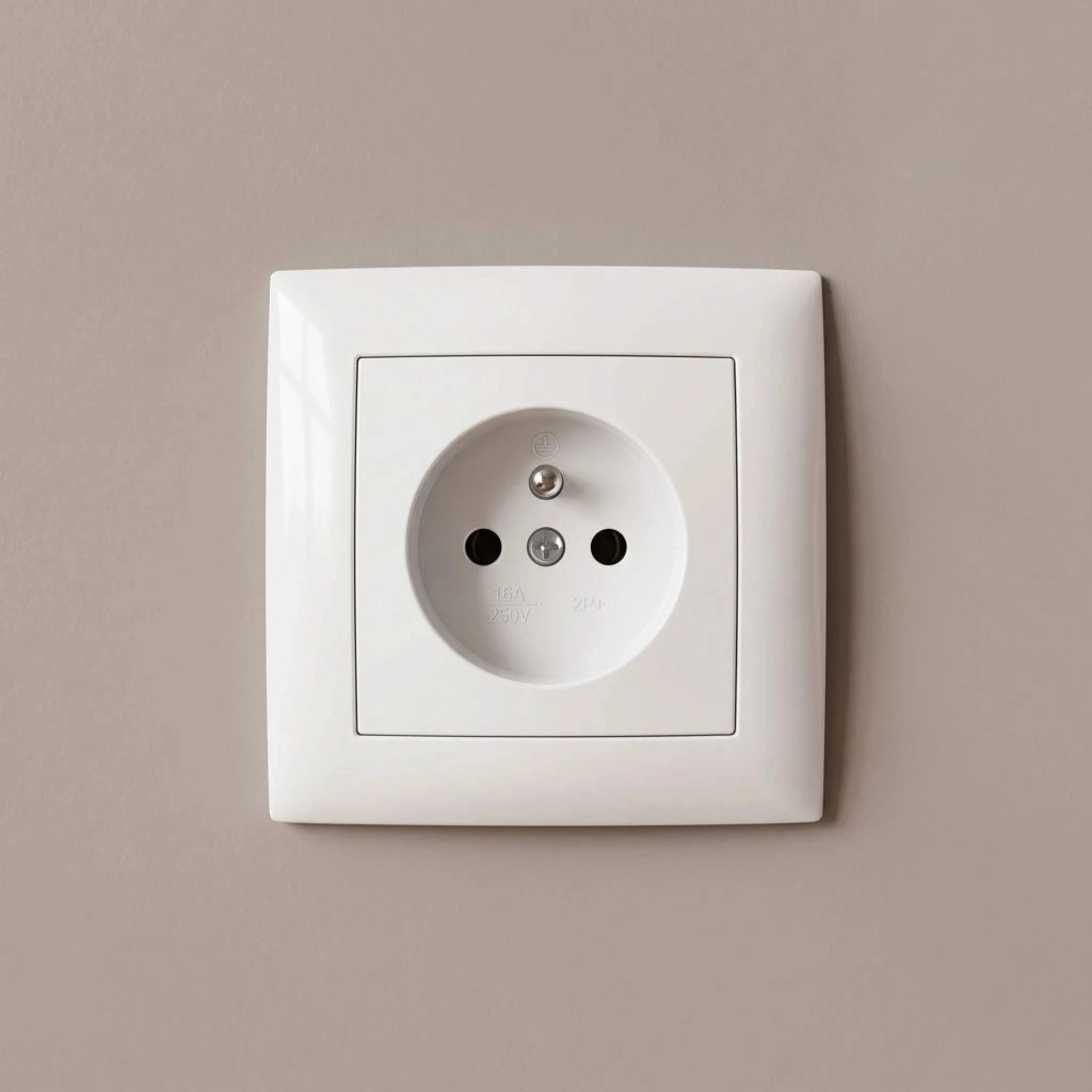Presa Singola Con Messa A Terra E Placca Oste Jnh001-g White