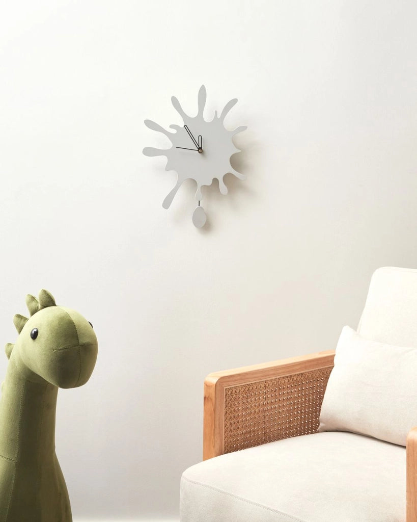 Orologio da parete in metallo MDF bianco 27 x 37 cm Design con pendolo decorativo senza numeri Decorazione per il soggiorno