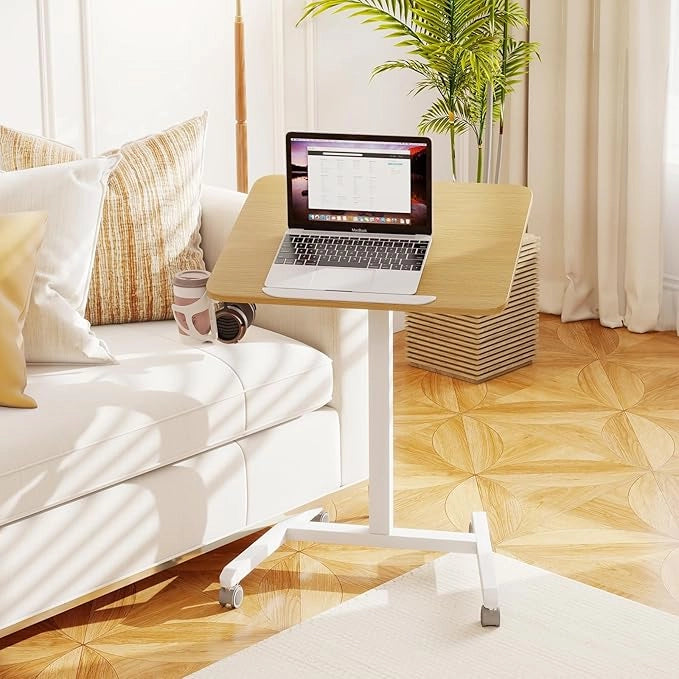 Tavolo Pieghevole per Laptop su Ruote con Piano Inclinabile a 90°, Tavolino Regolabile in Altezza e Portatile con Gancio & Portabicchiere per Divano e Letto