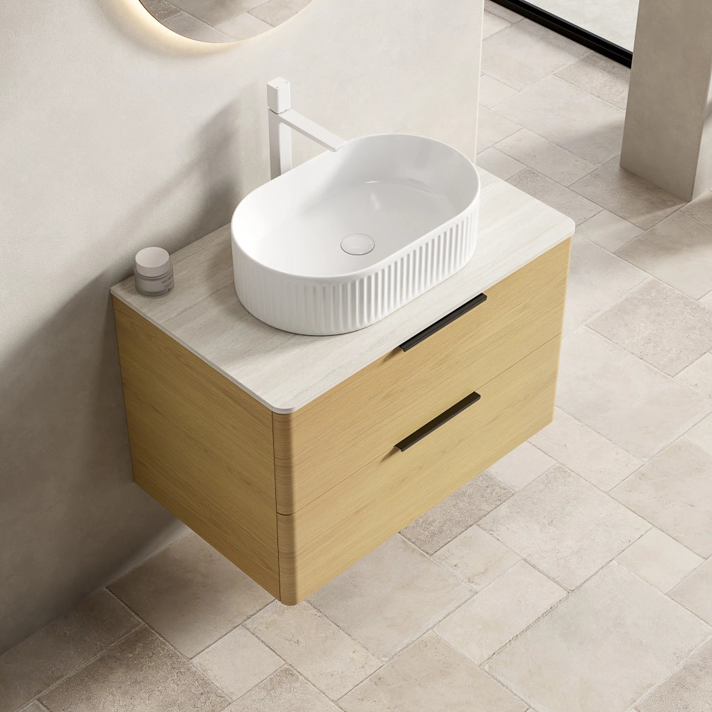 Mobile sottolavabo sospeso da bagno con lavabo ovale in ceramica, piano in travertino e 2 cassetti, 75 cm