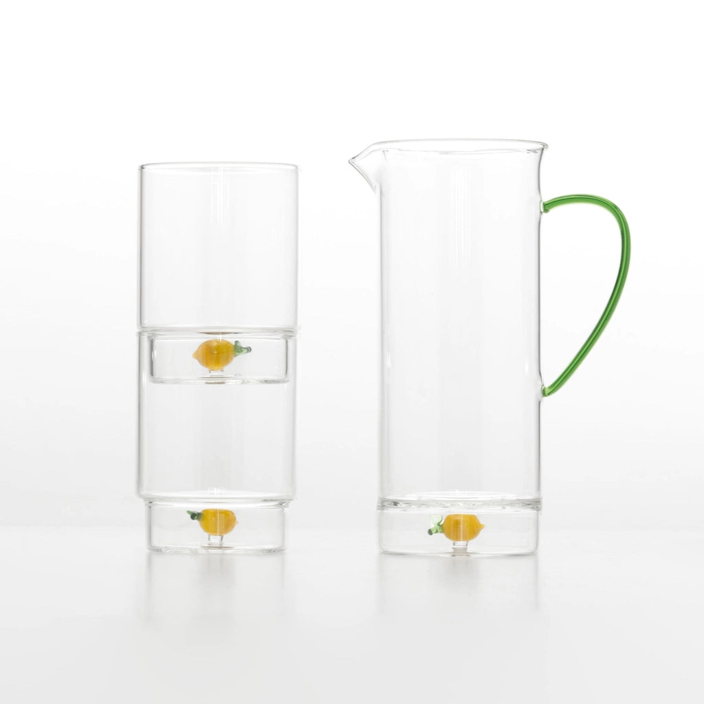 Teca Frutta Caraffa in vetro borosilicato a doppio fondo con decoro limone realizzato a mano per un servizio tavola elegante e funzionale