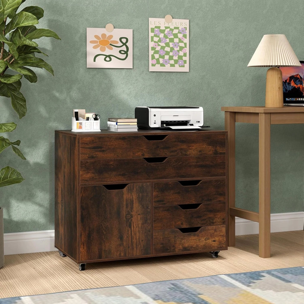 Cassetteria a 5 Cassetti, Comò Camera da Letto con Armadietto con Anta, Comodino Tavolino in Legno con 5 Ruote Universale, Mobile per Soggiorno, 77,5 x 40 x 64 cm (Marrone)
