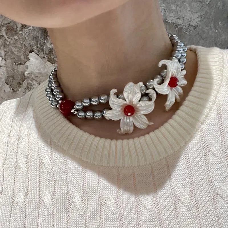 Collana vintage con fiore bianco e perla d'argento, regalo di Natale o compleanno.