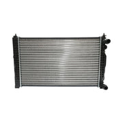 Radiatore raffreddamento acqua motore – Audi, Skoda, VW (motori 1.6 – 2.3 L) Dimensioni: 396 × 635 × 32 mm Codici OEM compatibili: 8D0121251AJ, 8D0121251AT, 8D0121251BJ, 8D0121251Q, 58259, 1924001977