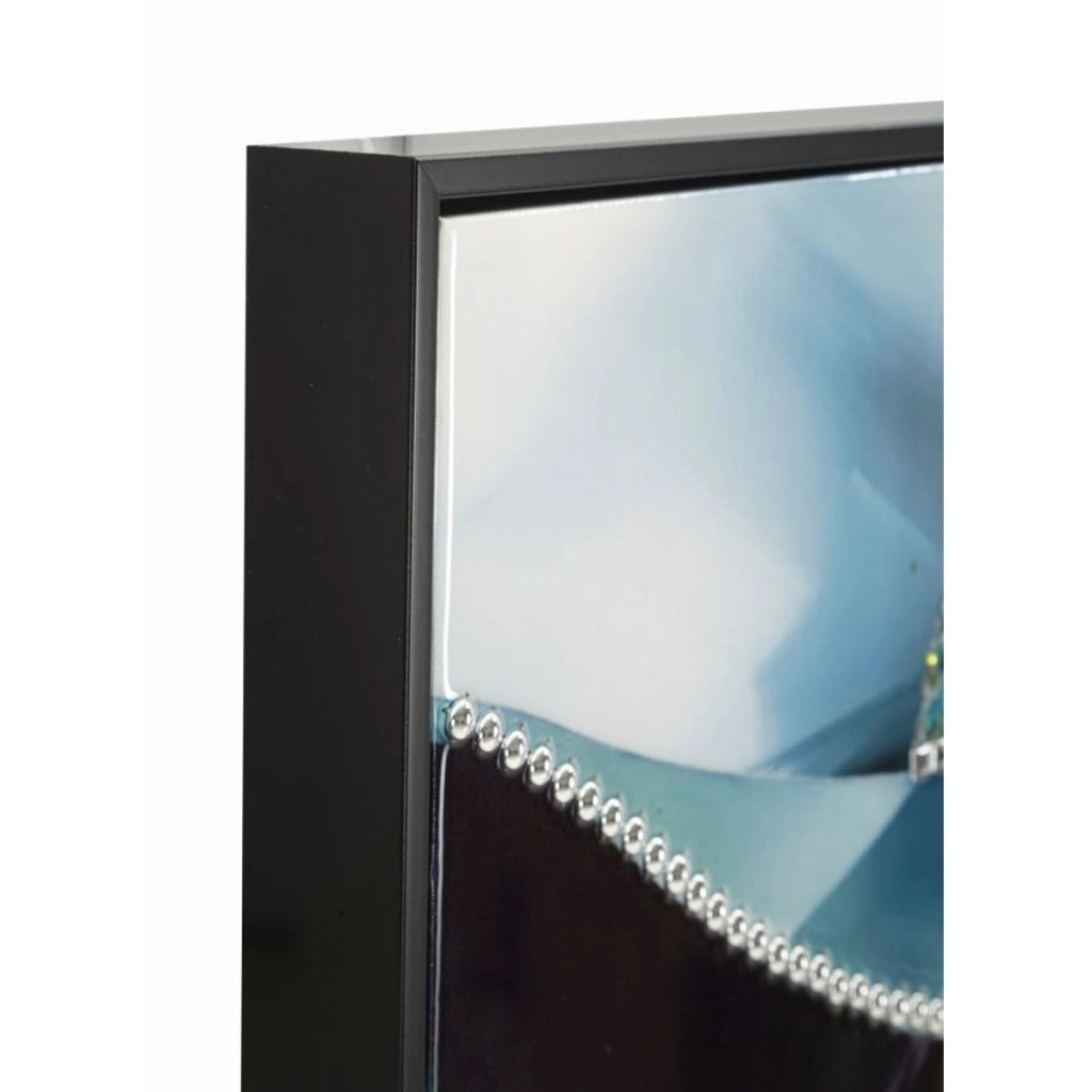 Dipinto su tela Pam B dama con cappello blu e smeraldi, 62x92 cm