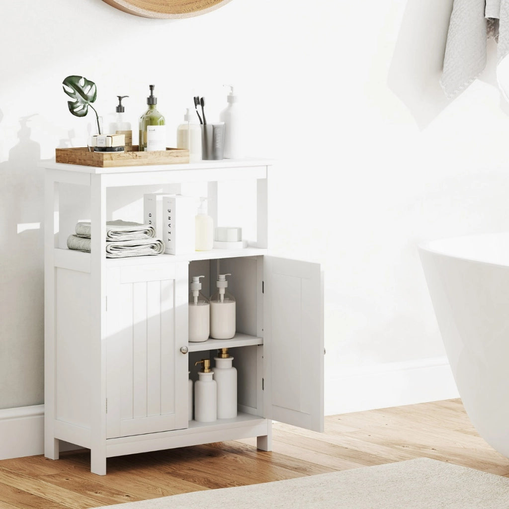 Armadio da pavimento per bagno con scomparto aperto, Organizzatore di stoccaggio con 2 porte e ripiano regolabile Bianco-Armadietti da bagno