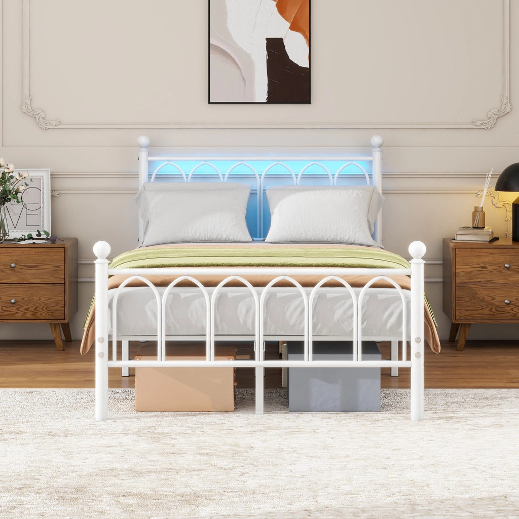 Letto singolo 120 × 200 cm con testiera alta, LED, USB e presa, spazio sottoletto, senza materasso, bianco