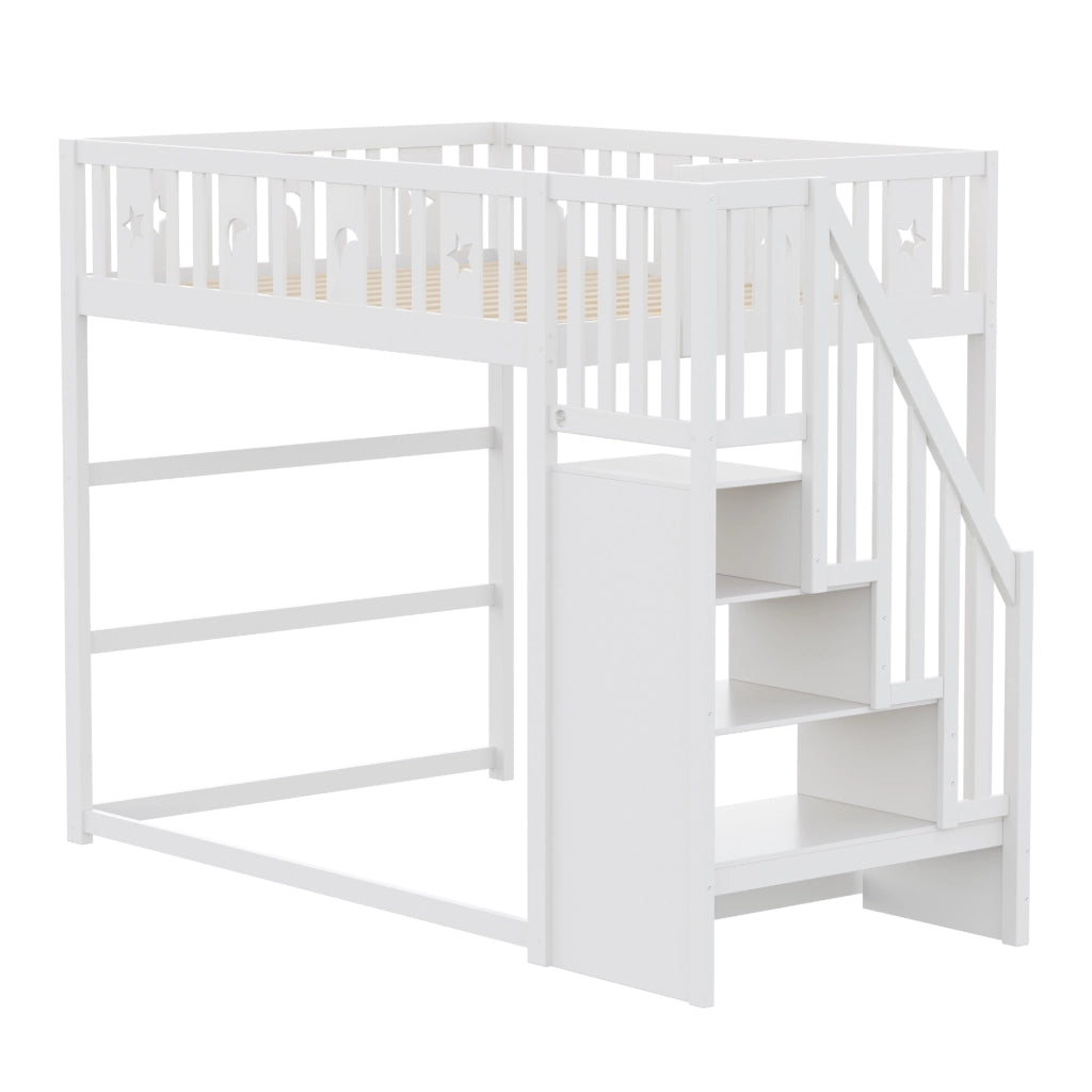 Letto a soppalco per bambini 140 × 200 cm con scala e ripiani in legno bianco con motivi stella e luna