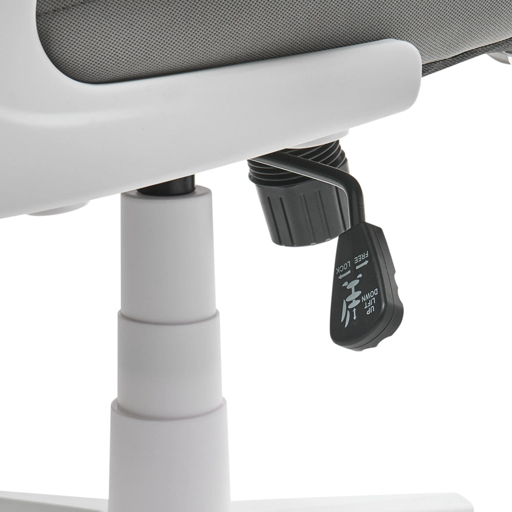 Sedia da ufficio professionale con rivestimento in mesh grigio chiaro Poggiatesta e braccioli regolabili Sedile pneumatico Base girevole