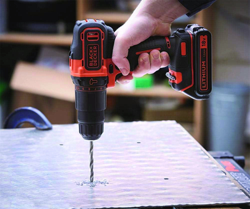 Black+Decker TRAPANO AVVITATORE A PERCUSSIONE BDCHD18BAFC-QW 18V 2 batterie 1,5 Ah + 80 accessori