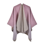 Elegante e semplice scialle, mantella da donna, sciarpa lavorata a maglia