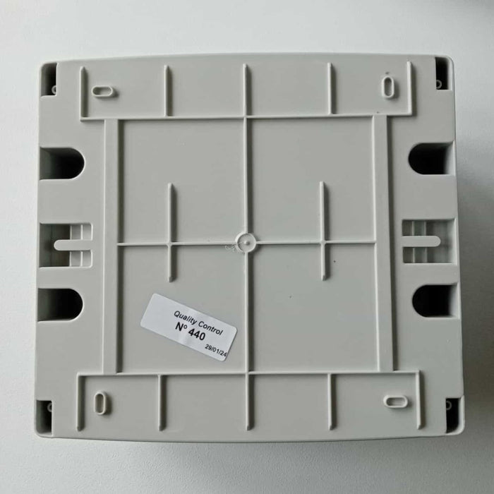 Centralino stagno cassetta da parete con sportello capienza 8 moduli ip65