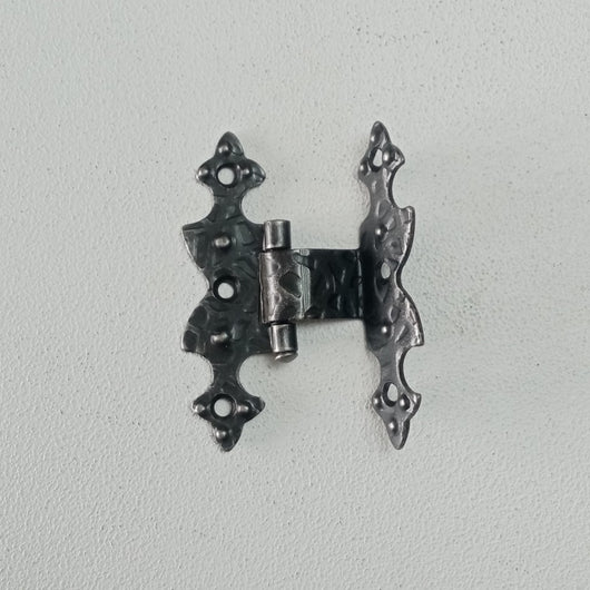 Cerniera da 67x38mm ali zancate stile ferro battuto verniciata fumè