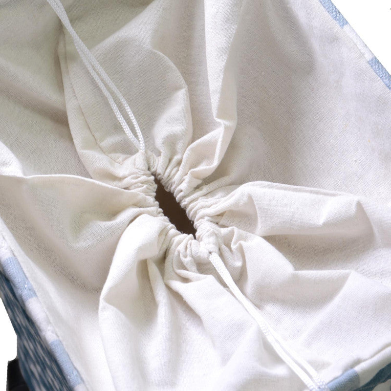 Cestone tessuto azzurro rettangolare con rotelle cm 40x30h70