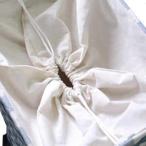 Cestone tessuto azzurro rettangolare con rotelle cm 40x30h70