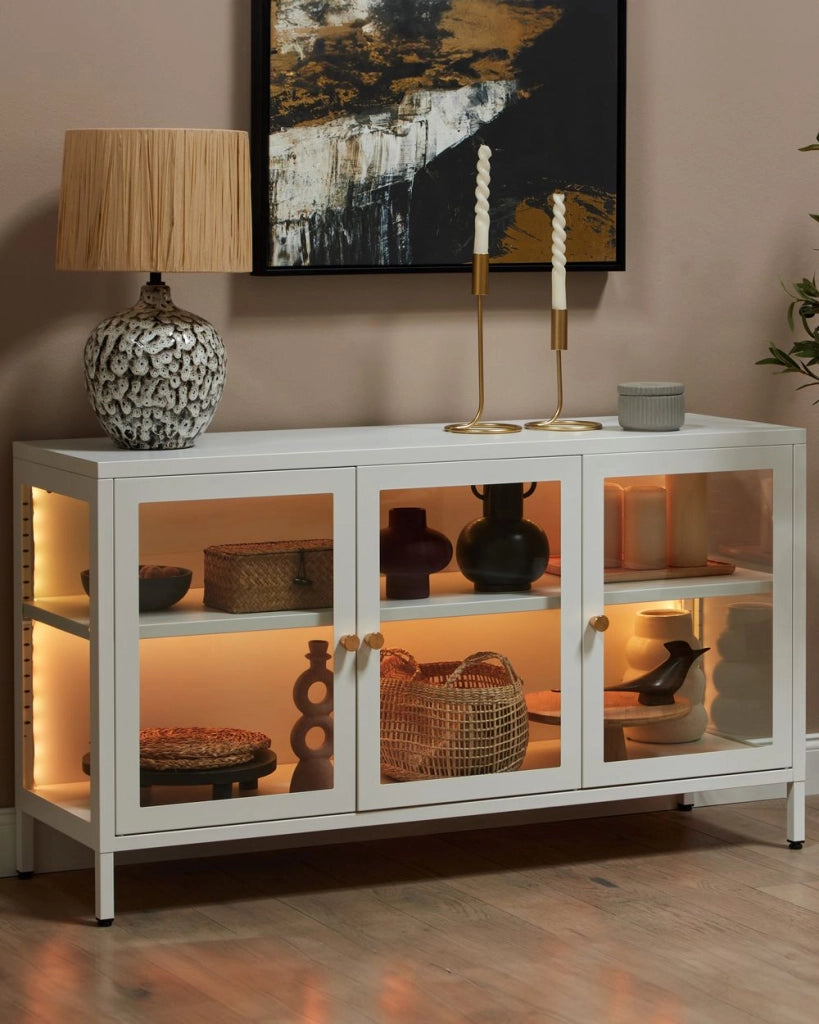 Credenza in metallo bianco 3 ante ripiani in vetro temperato gambe soggiorno moderno