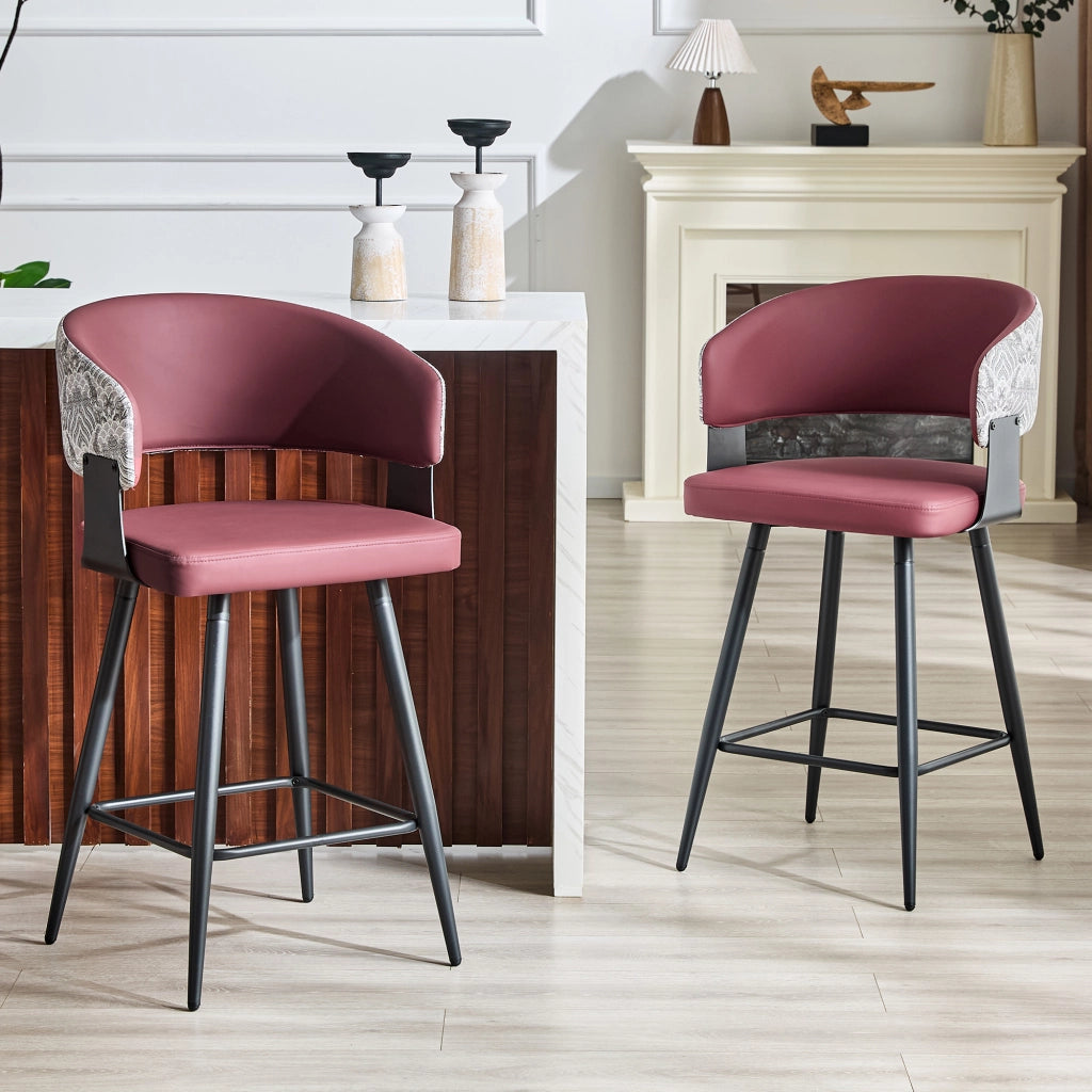Sedia da pranzo imbottita in pu con schienale e braccioli, struttura in metallo nero, stile moderno rosso