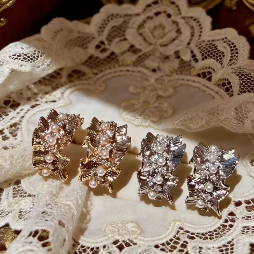 Orecchini a semicerchio in stile francese con perle e zirconi, orecchini in metallo irregolari, perfetti per un abito da ballo.