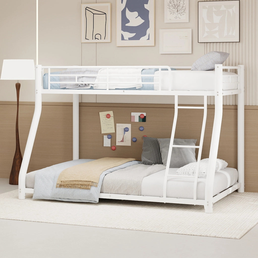 Letto a castello 90x190 cm e 140x190 cm con scala in ferro bianco