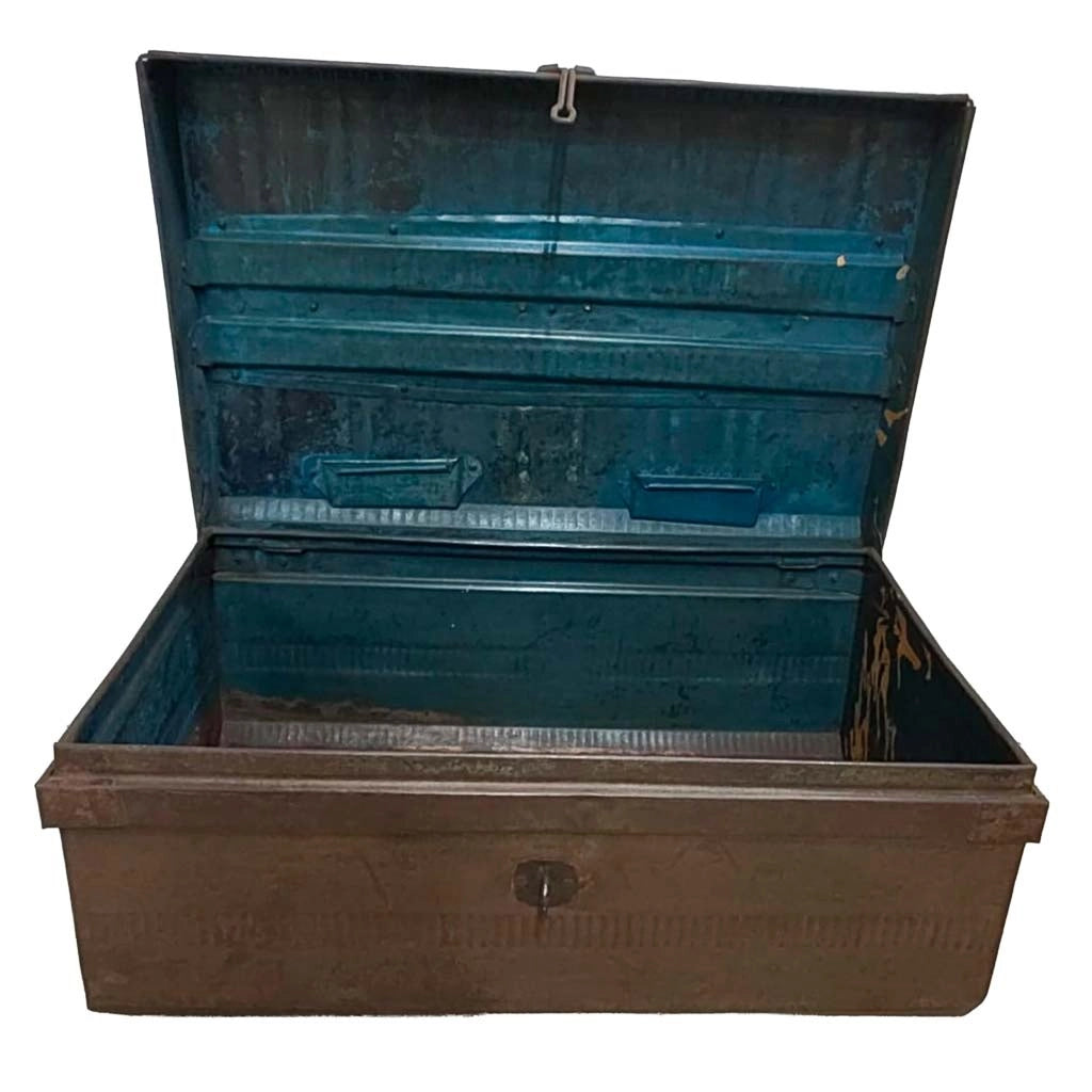 Valigia artigianale in metallo, 67x37x25h cm