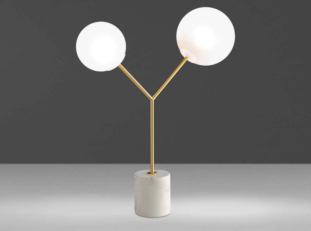 Lampada da tavolo in marmo bianco, acciaio dorato e vetro bianco