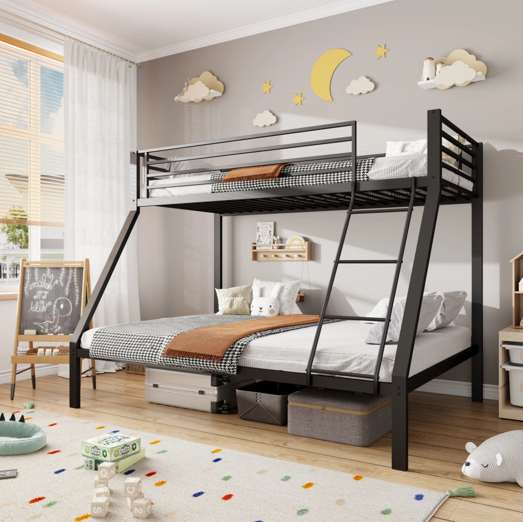 Letto a castello in metallo nero 90x200 cm sopra e 140x200 cm sotto; con scala reversibile