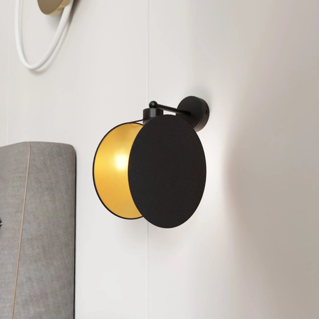 Lampada da parete MOTIF in acciaio nero e oro