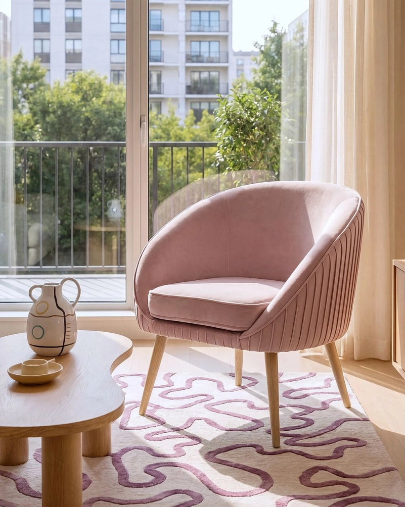 Poltrona Velluto Rosa Braccioli Incassati Gambe In Legno Retrò
