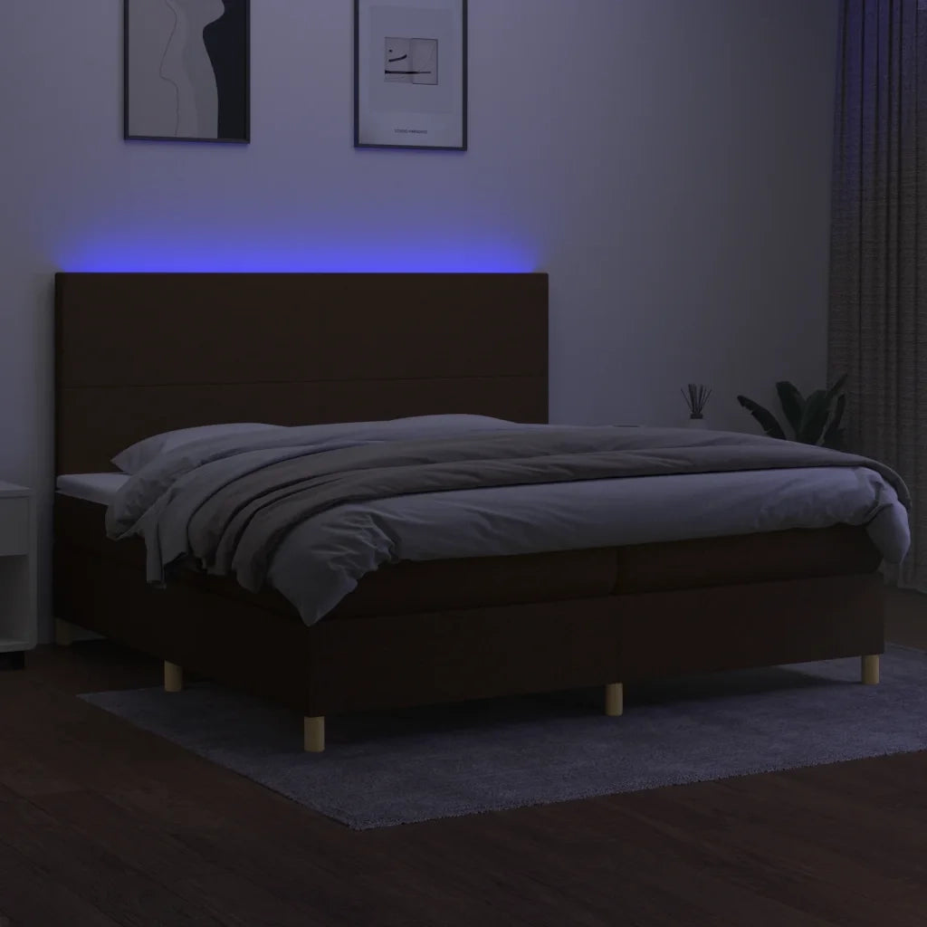 Letto a Molle Materasso e LED Marronescuro 200x200cm in Tessuto 3135304