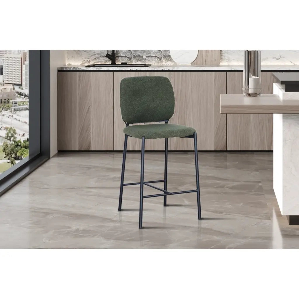 Sedia da bancone RITA – Tessuto verde – Gambe in metallo nero – Altezza 99 cm – Stile design/industriale