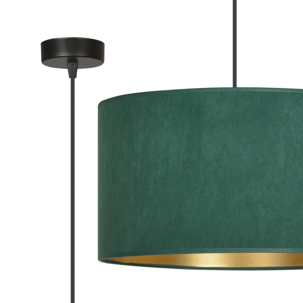 Lampada a sospensione HILDE con paralume in velluto verde e interno oro