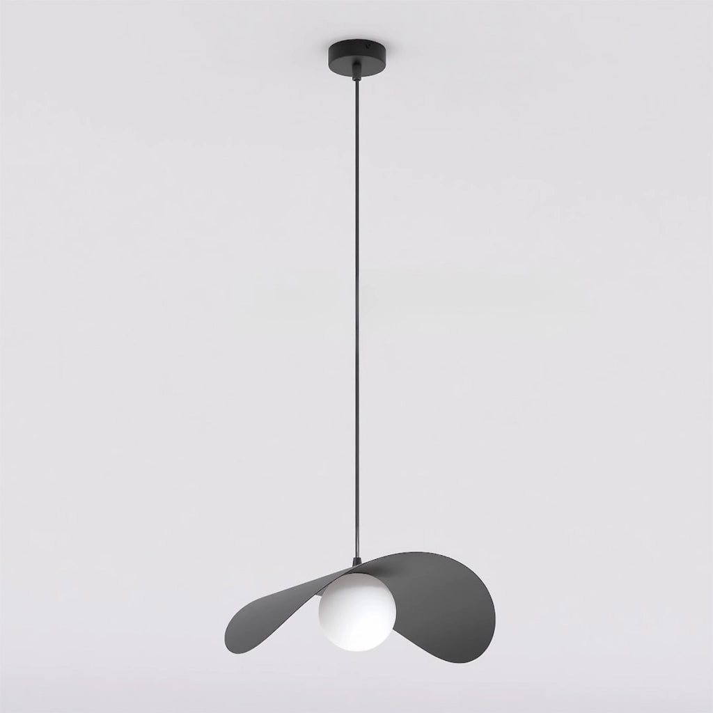 Lampada a sospensione Ritual con diffusore sferico in vetro e struttura nera