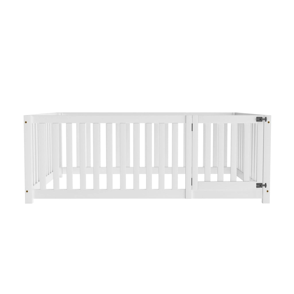 Letto a terra per bambini 140x200 cm in legno con sponde e cancelletto; senza rete; bianco