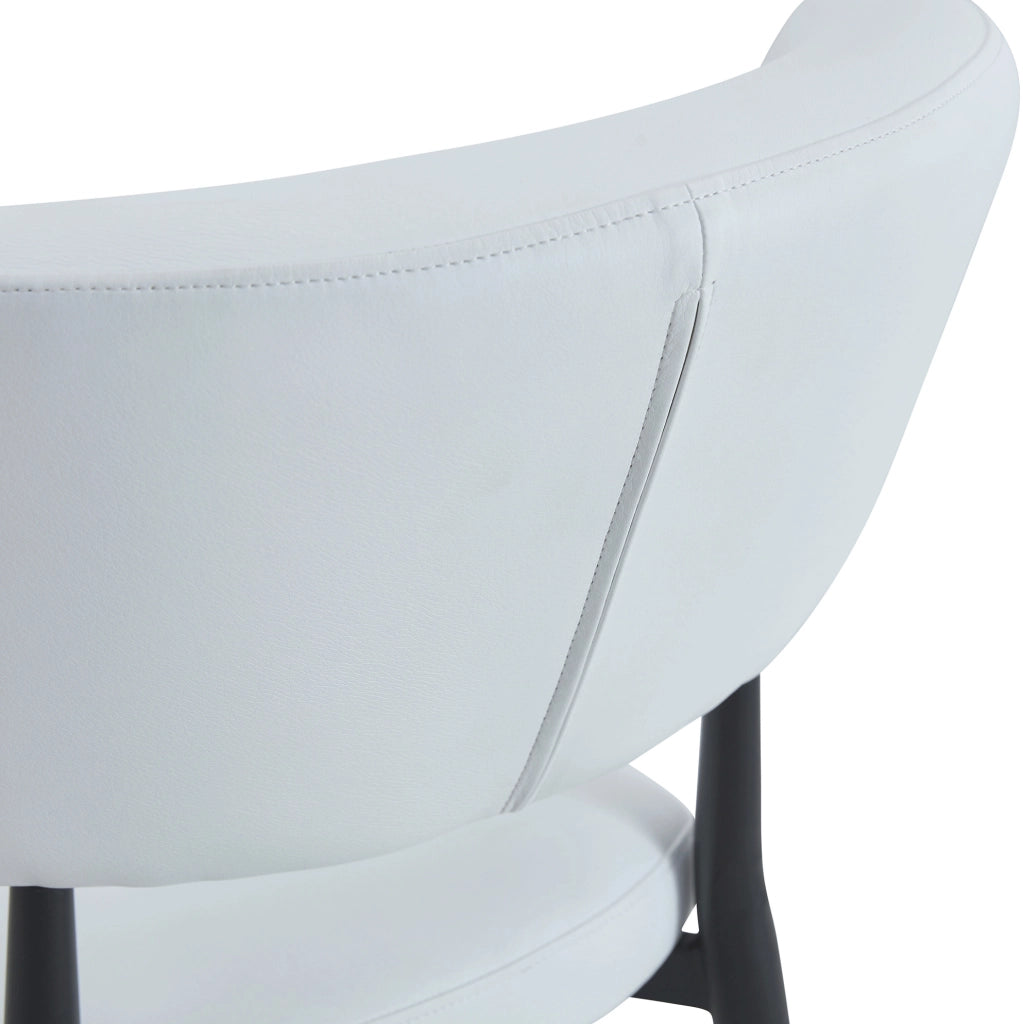Sedie da pranzo moderne in PU bianco con gambe in metallo nero; set da 2; 72 x 65 x 47;5 cm